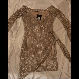 Golden the perfect holiday dress. Shrt lng sleeve.
